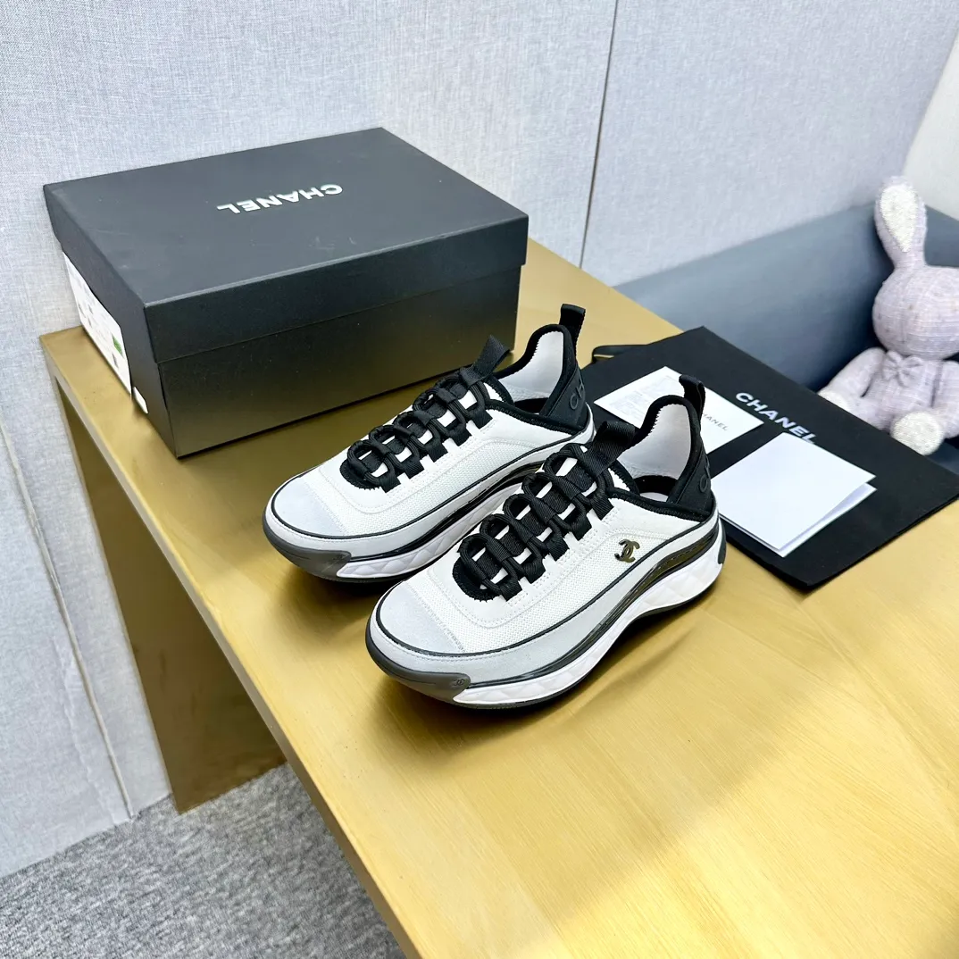 👟👟Ex-factory price 480👟👟 Top version Chanel Chanel - 2023 counter top casual sports shoes This classic design; the upper is electro-embroidered with a variety of techniques; the outsole is fashionable and sporty; it is unusual to incorporate a variety of color matching elements... The diversified mix and match is very beautiful and versatile, and can be used for leisure, fashion, sports and outdoor... ꫛꫀꪝ Go➫ Material: ❶The upper is made of: original imported mercerized velvet + double-layer breathable mesh ❷The inner lining is made of: the original imported breathable mesh ❸The outsole is based on: original T👟👟factory price U combination outsole counter boutique packaging full set women 35-41 men 38-46 ᅟᅠᅟᅠᅟᅠ